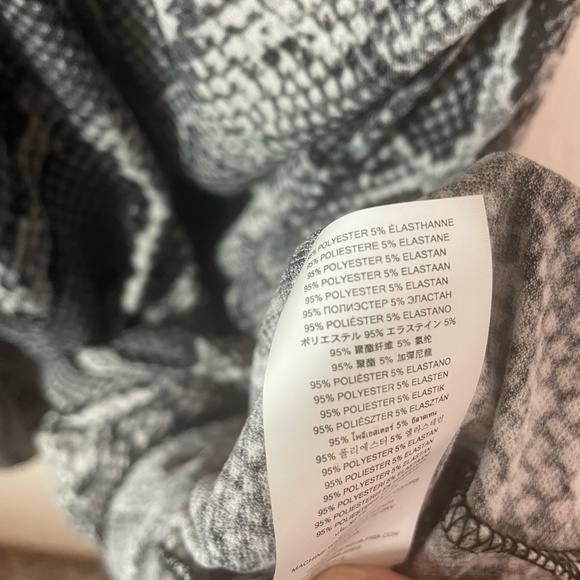 NWT Michael Kors One Shoulder Top 2X Grey Black Snakeskin Asymmetrical Belted - Picture 2 of 8